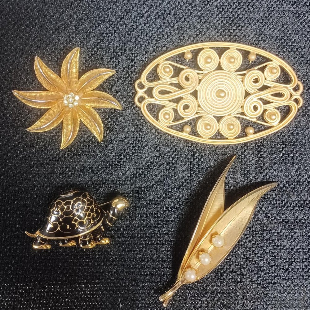 Vintage Lot of 4 Gold Tone Brooches Turtle Floral Leaf Statement Pins Jewelry